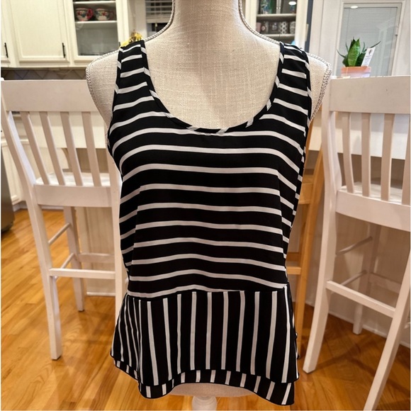 Gap black and white striped sleeveless blouse women’s size medium LNC - Picture 1 of 6